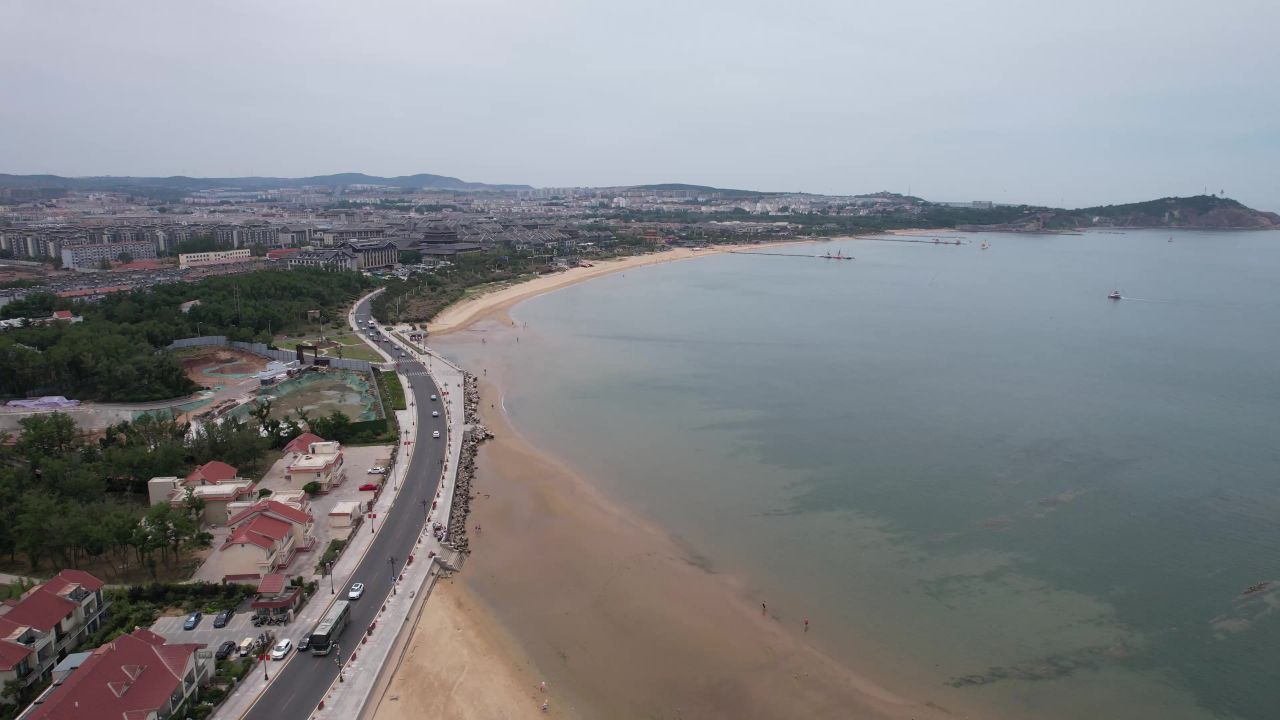 大海海洋沙滩礁石海岛自然风光航拍 