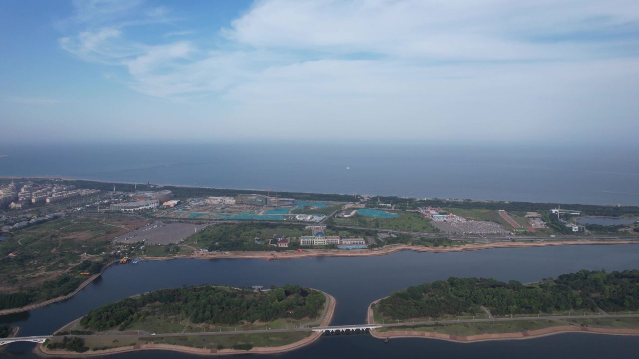 山东日照城市风光大海海洋沙滩城市高楼航拍 