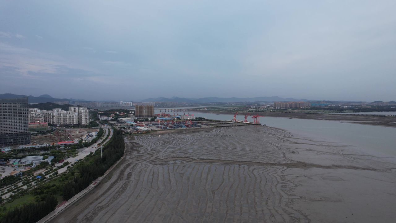 退潮后大海海浪沙滩航拍