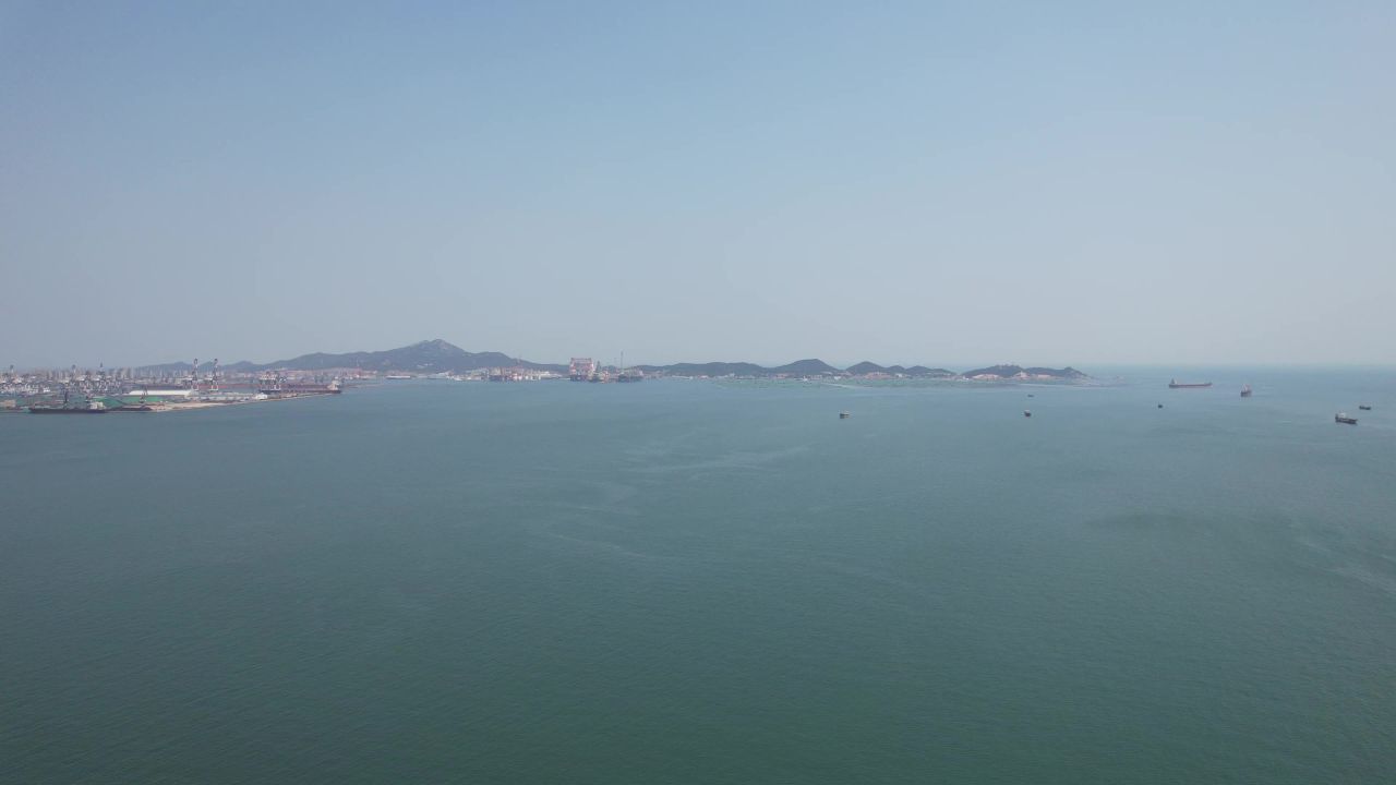 一望无际蓝色大海海洋风景航拍