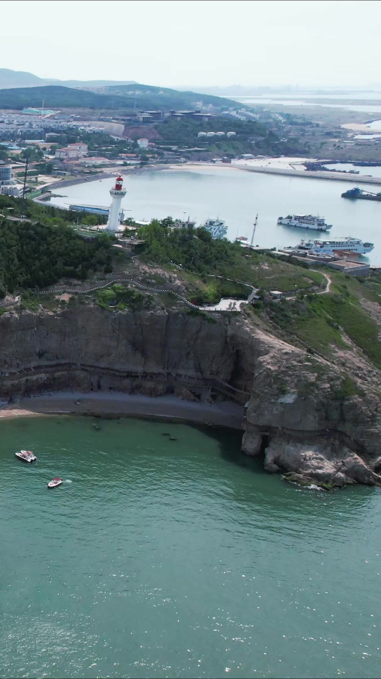 大海海浪沙滩风景浪花竖屏航拍  