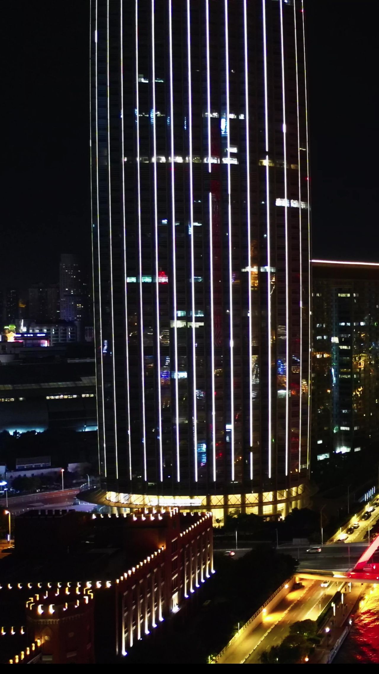 天津海河两岸夜景灯光竖屏航拍 