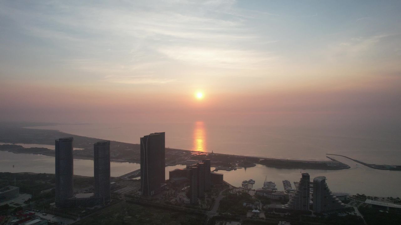 山东日照城市日出彩霞航拍