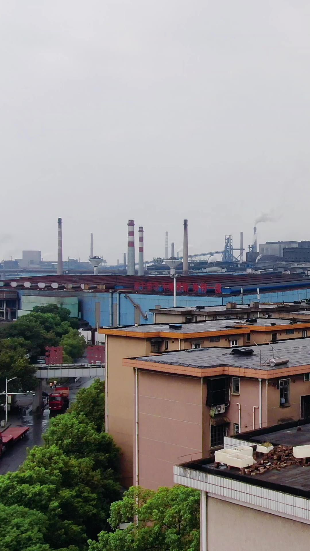 城市航拍湖南湘潭钢厂竖屏