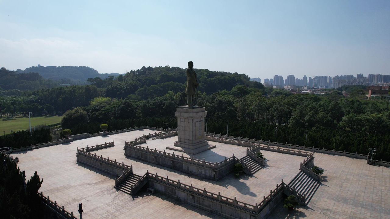 广东中山孙文纪念公园孙中山雕像航拍 