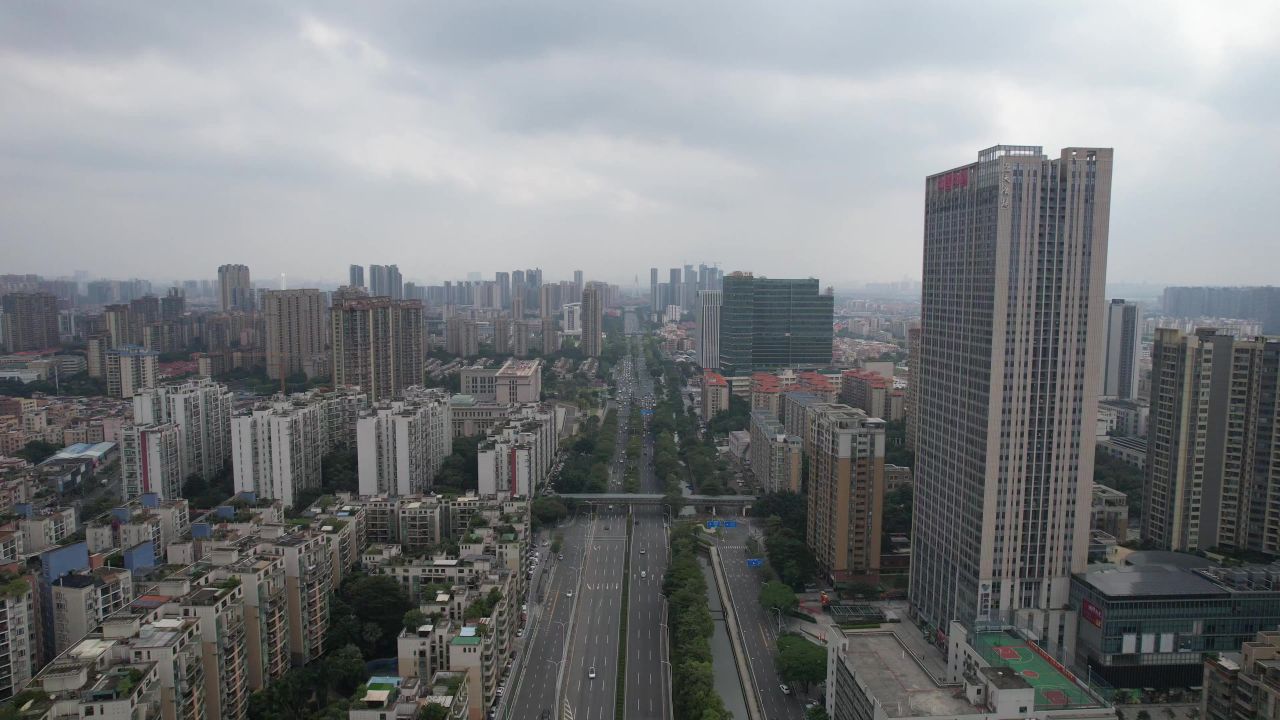 广东佛山城市大道交通车辆行驶航拍 