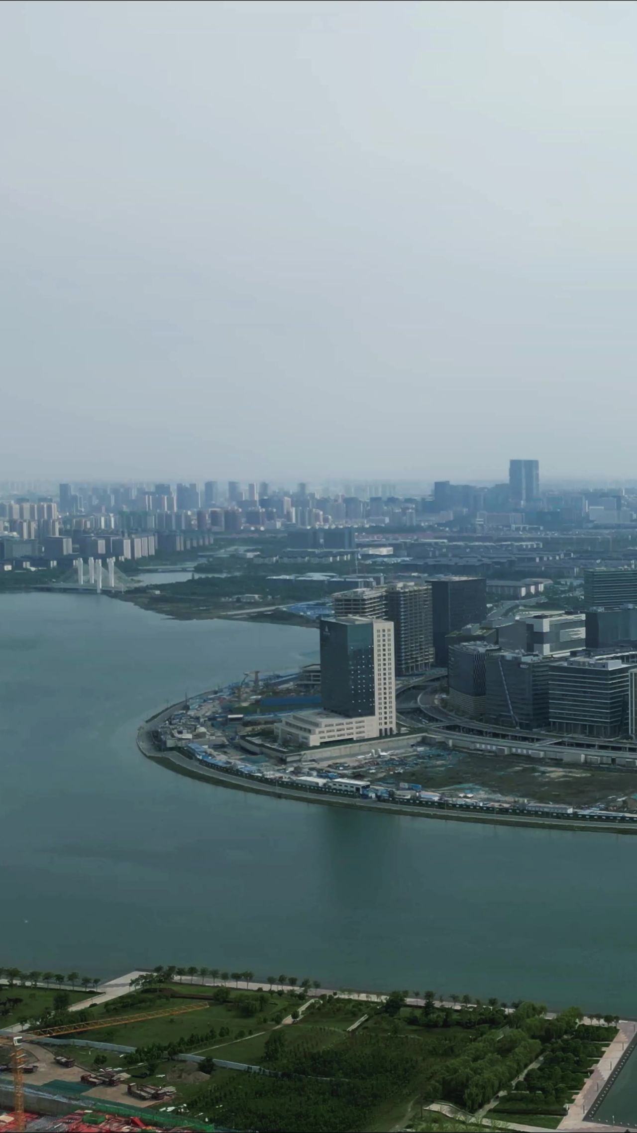 河南郑州龙湖公园竖屏航拍  