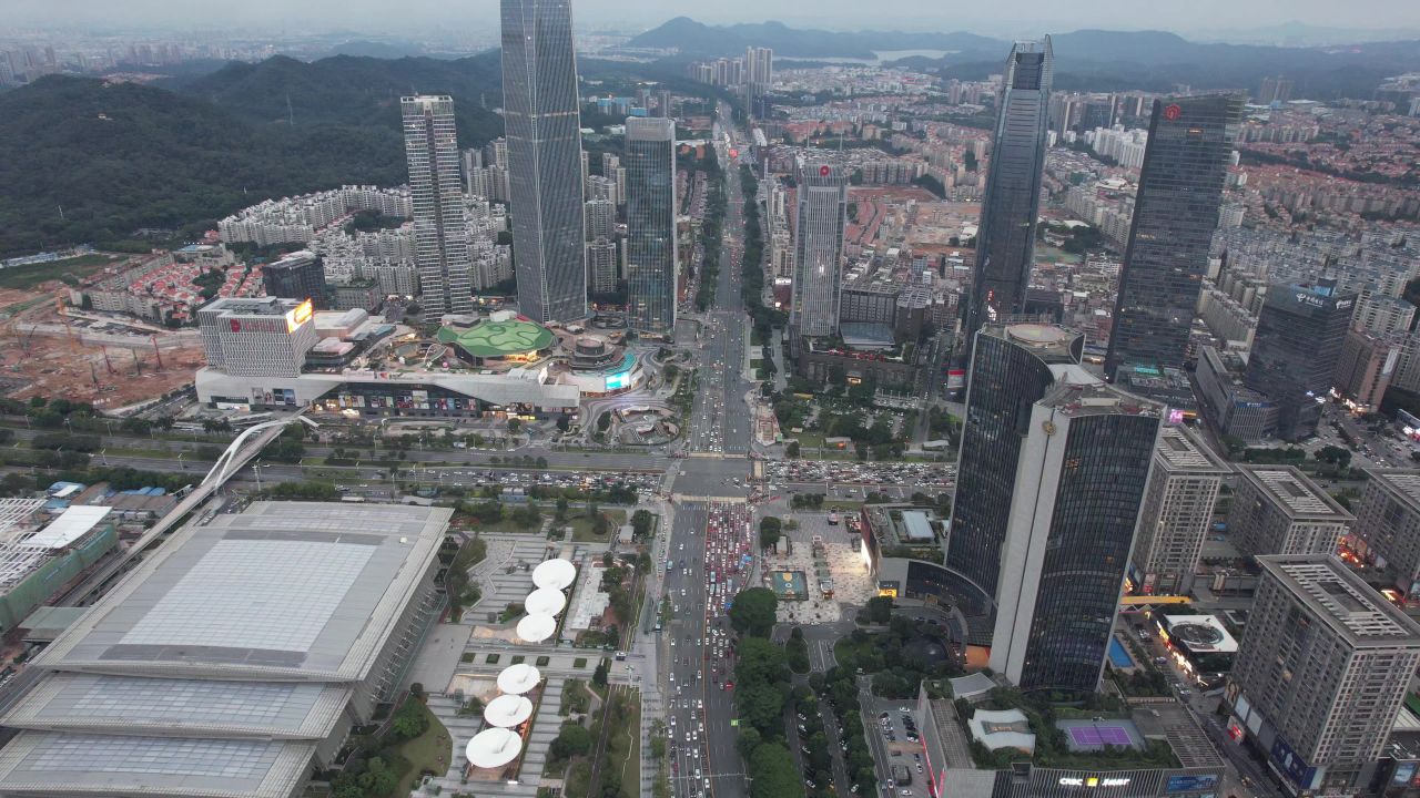 城市十字交叉路口拥堵交通东莞大道鸿福路交叉航拍 