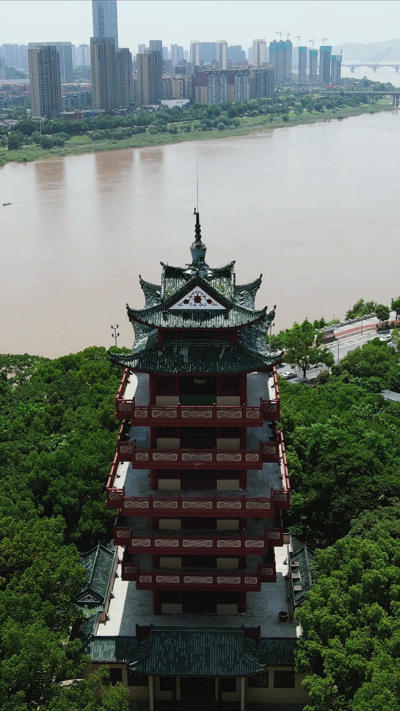 航拍株洲神龙塔地标竖屏