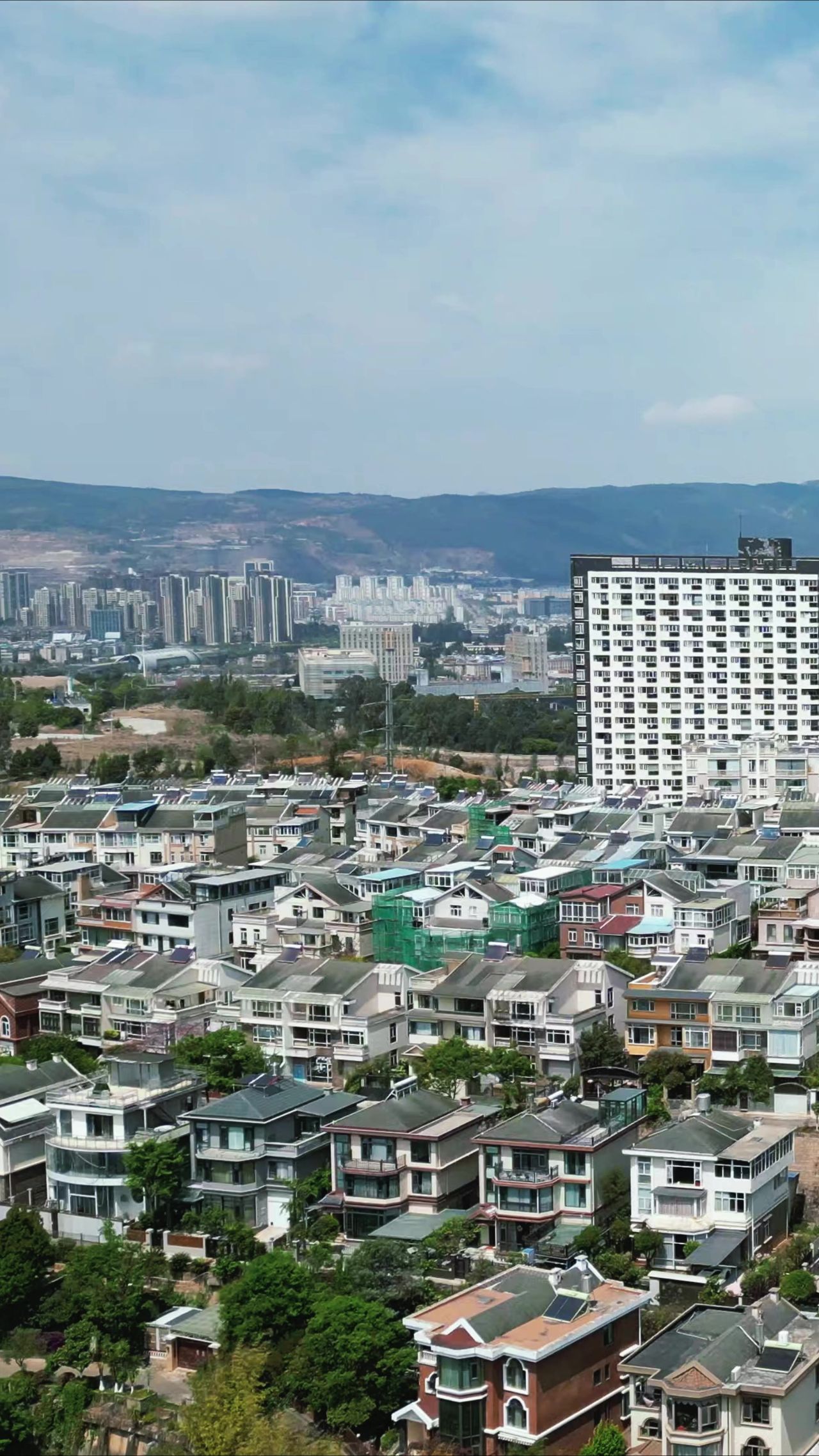 城市高楼高档小区住宅楼别墅竖屏航拍