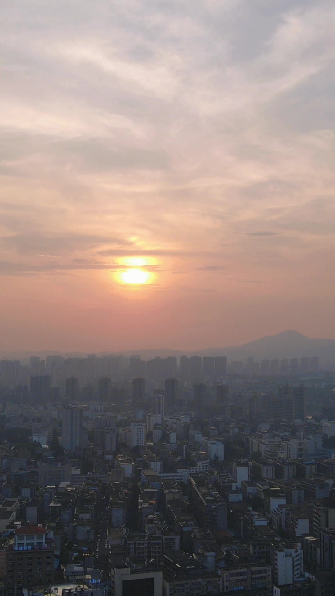 城市航拍贵州凯里日落晚霞竖屏