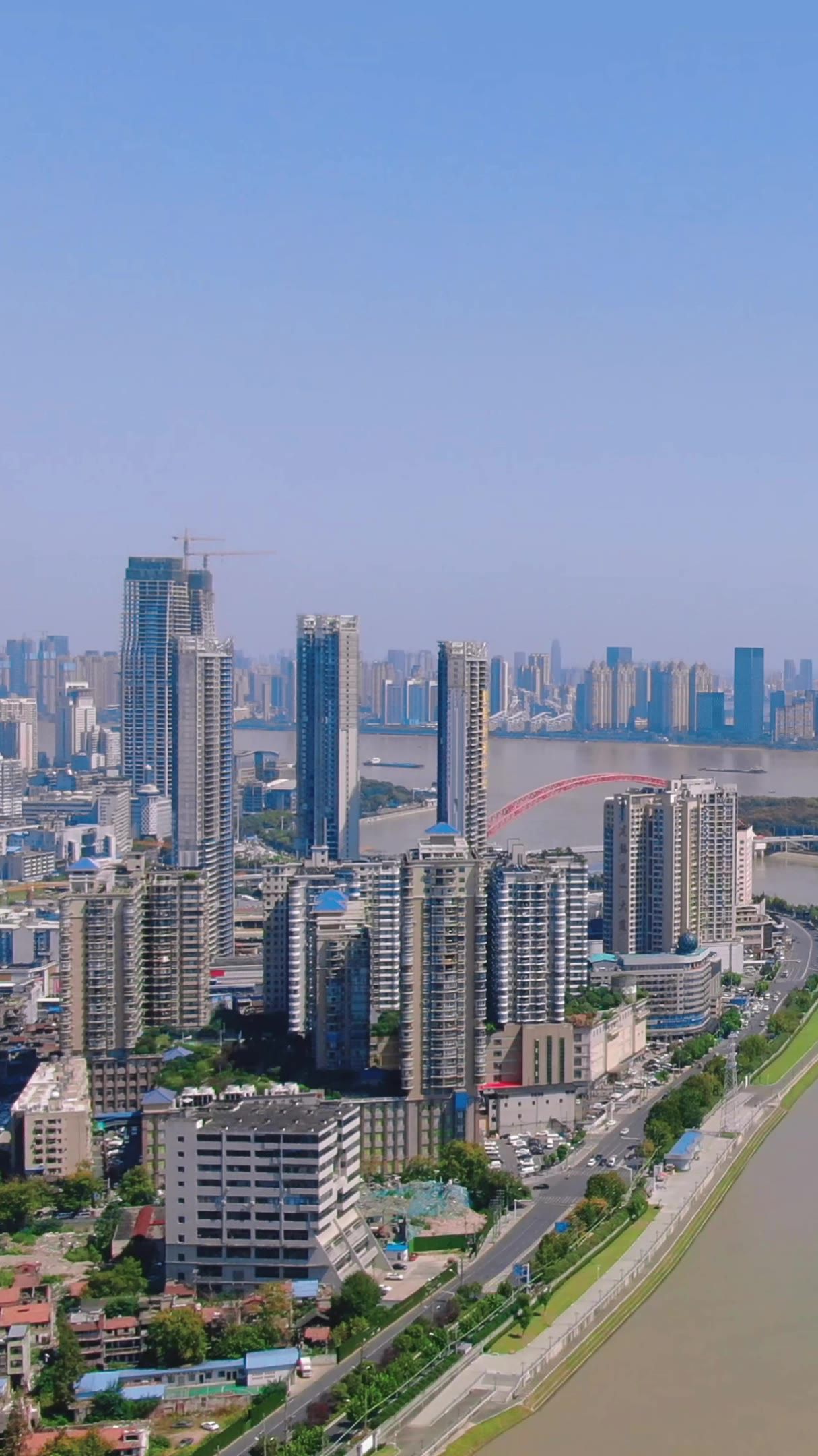 湖北武汉城市风光竖屏清晨航拍