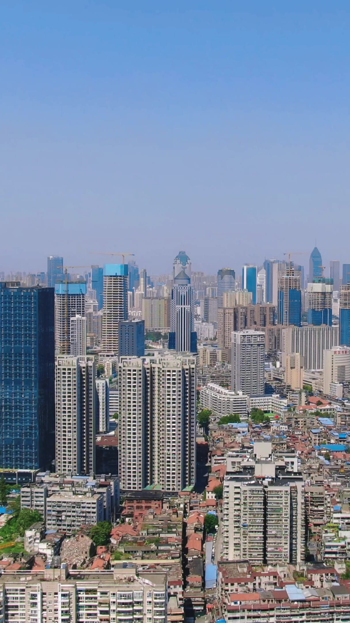 湖北武汉城市风光竖屏清晨航拍