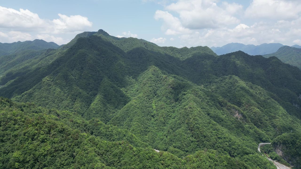 航拍祖国壮丽山川湖北神农架林区