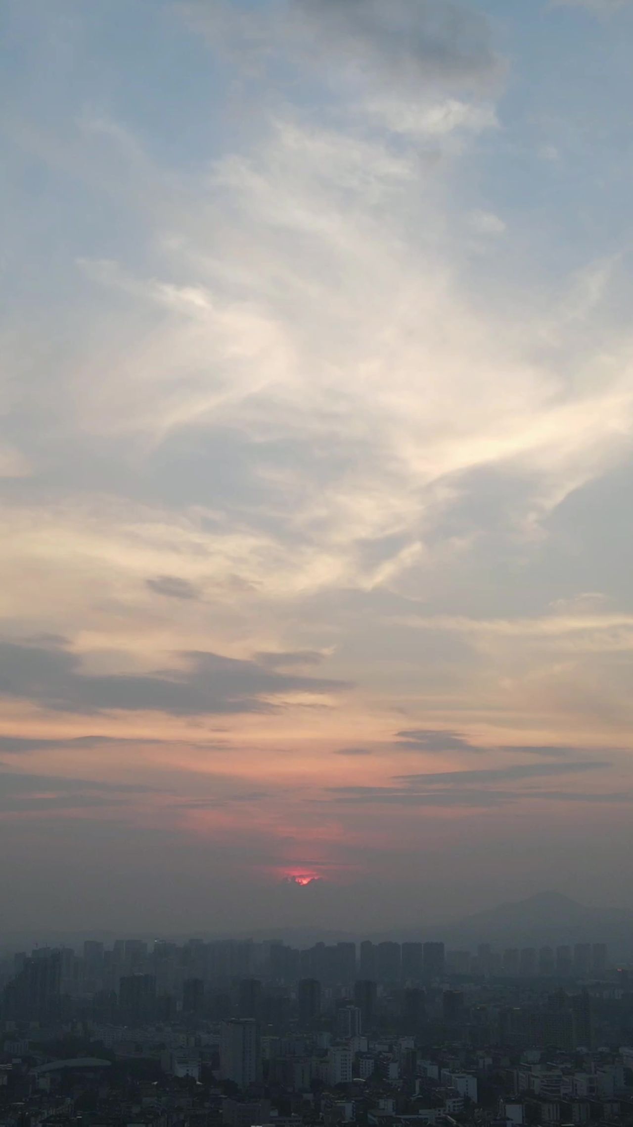 城市日落晚霞夕阳竖屏航拍