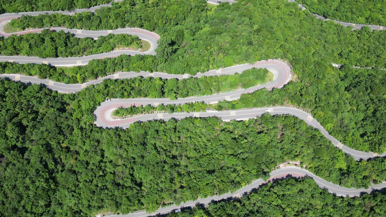 航拍 蜿蜒 盘山 十回首 
