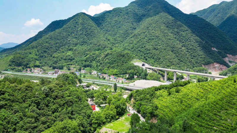 航拍大山中的高速公路高铁轨道  