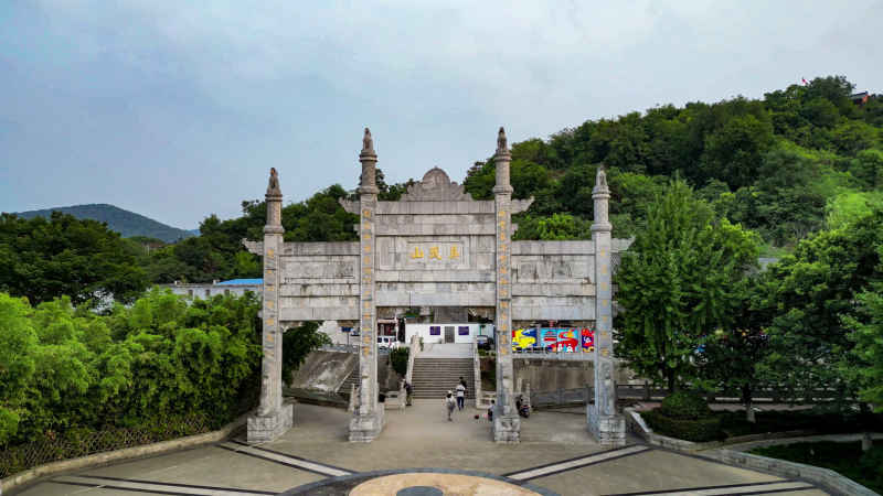 航拍湖北襄阳真武山古建筑  