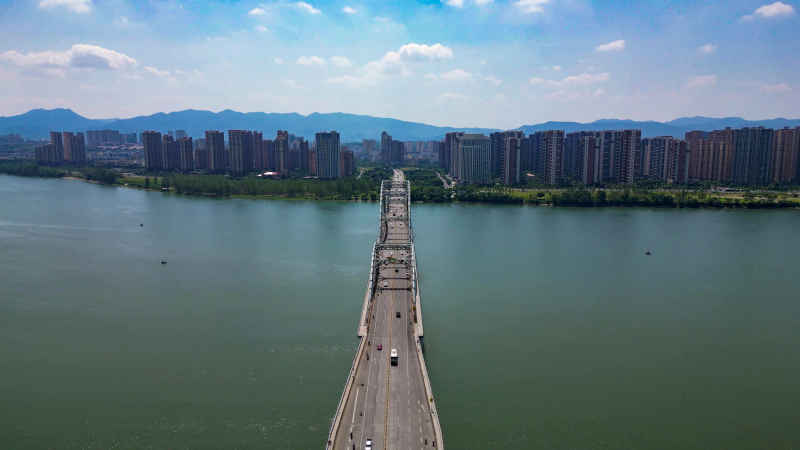 航拍江西吉安人民广场双塔地标建筑