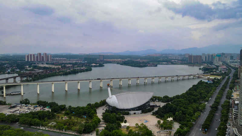 航拍江西九江庐山鞋山湖大桥交通 (3