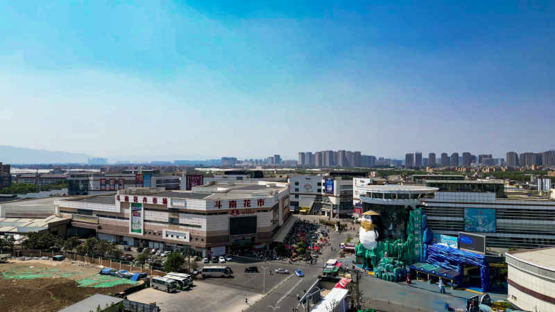 航拍云南昆明城市风光建筑高楼