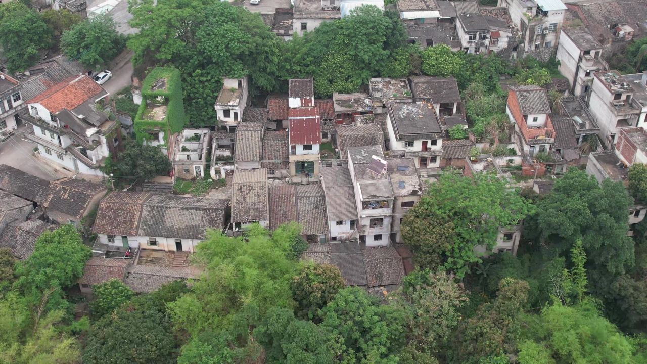 城市破旧老城区房屋建筑航拍  