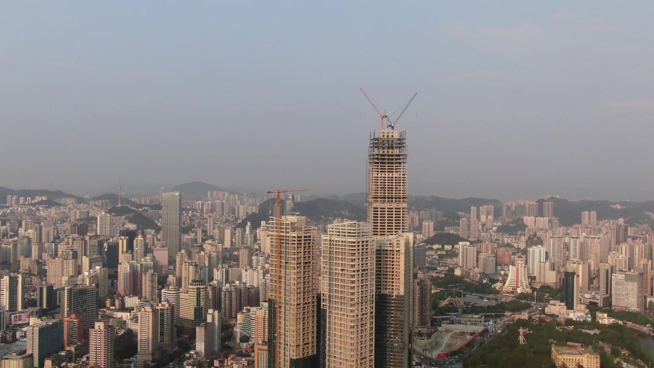 城市在建商务大厦盖楼吊塔航拍  