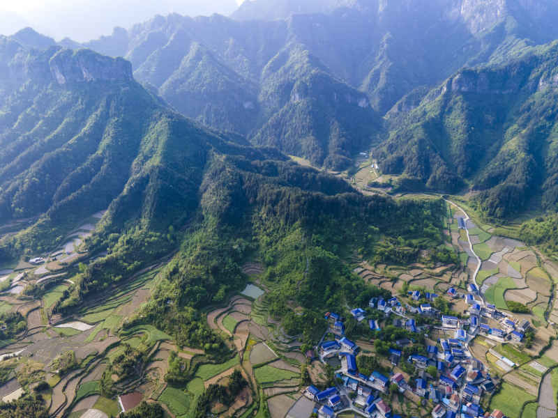 美丽乡村田园山川丘陵天门山航拍摄影图