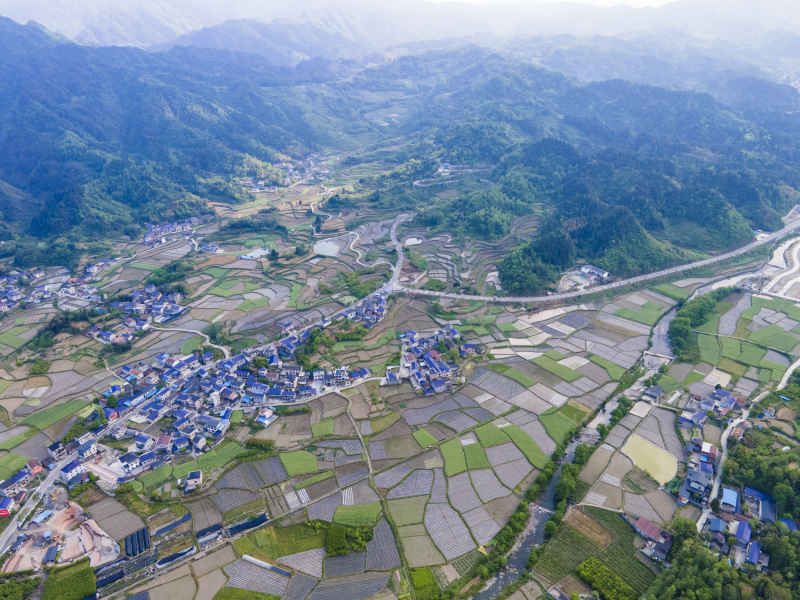 山川丘陵美丽乡村航拍摄影图