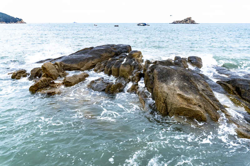 大海礁石海浪
