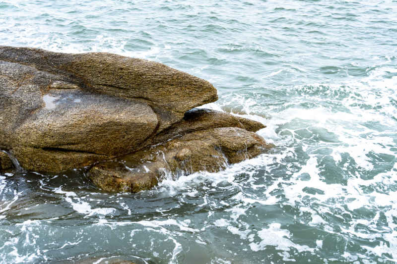 大海礁石海浪