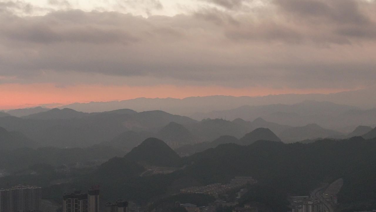 大山城市清晨日出贵州凯里日出航拍