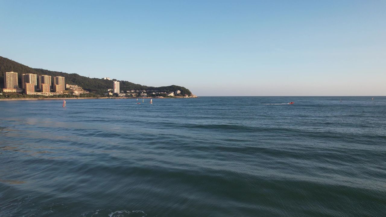 大海海浪沙滩风景航拍 