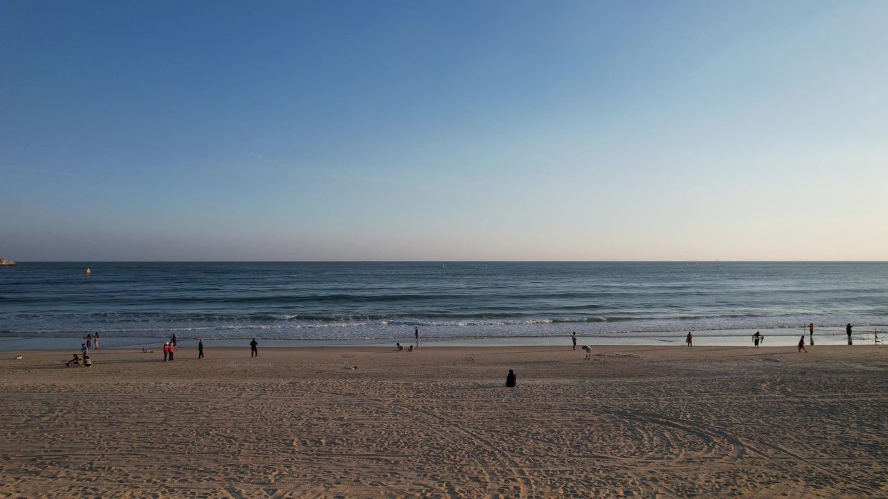大海海浪沙滩风景航拍 