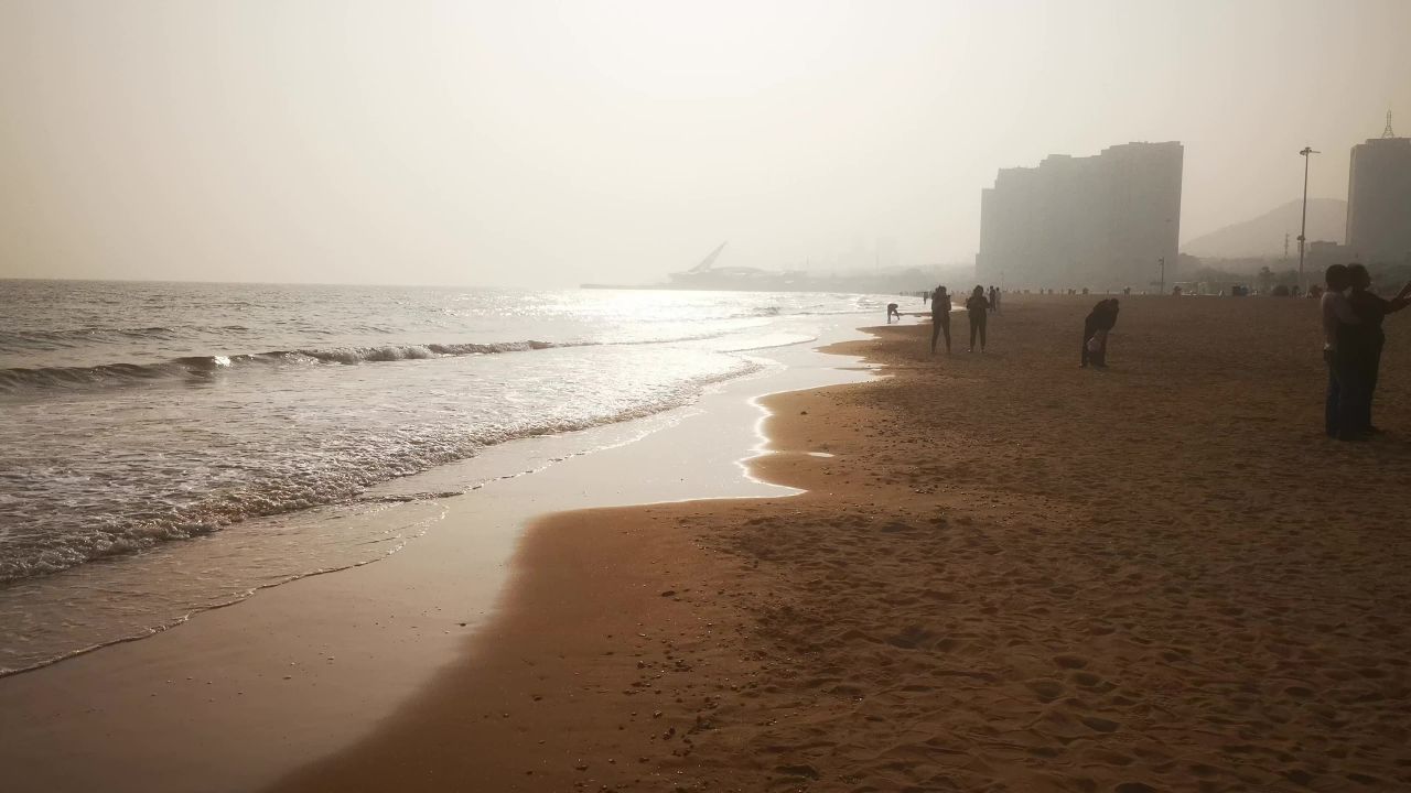 大海海浪沙滩礁石风景实拍