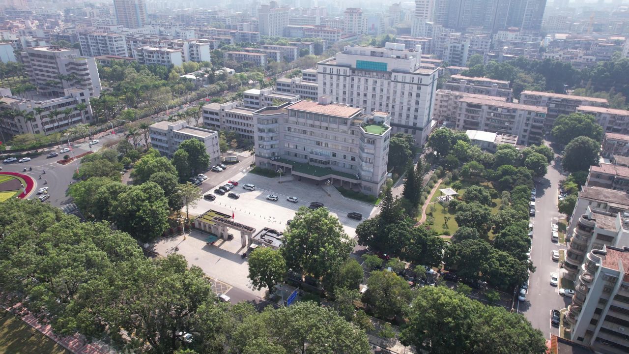 广东茂名市委市政府办公楼航拍