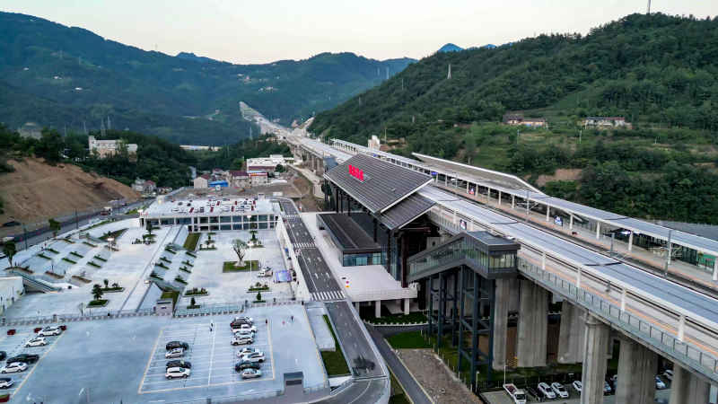 湖北保康县高铁站航拍