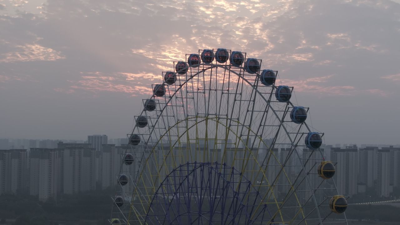 夕阳下的摩天轮 1