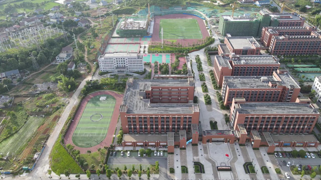校园环境教学楼操场航拍