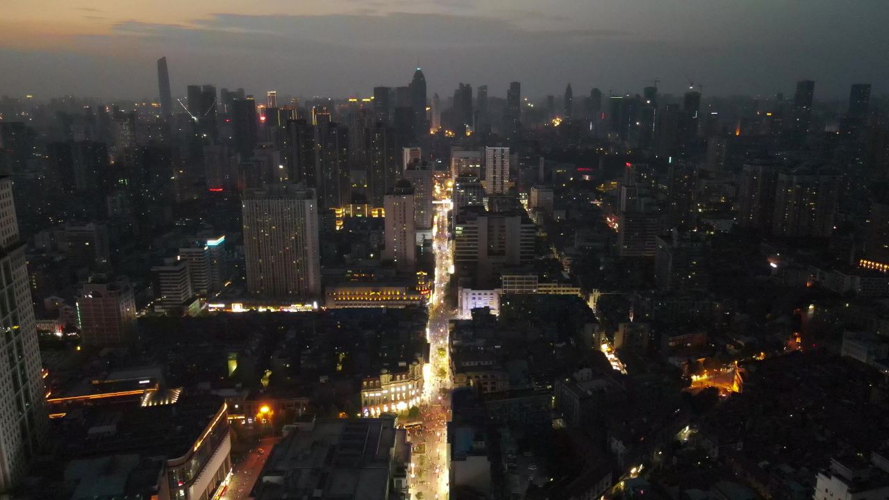 湖北武汉江汉路步行街夜景人流