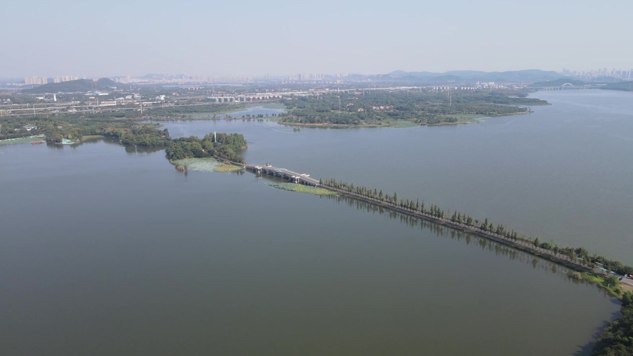 湖北武汉东湖珞珈山航拍