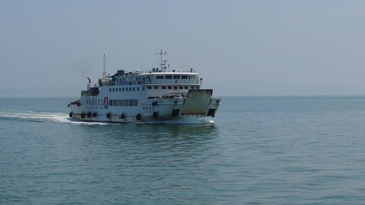 蓝色海洋大海海鸥船只实拍 