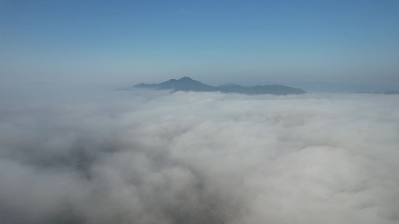 清晨迷雾云海风景日出航拍 