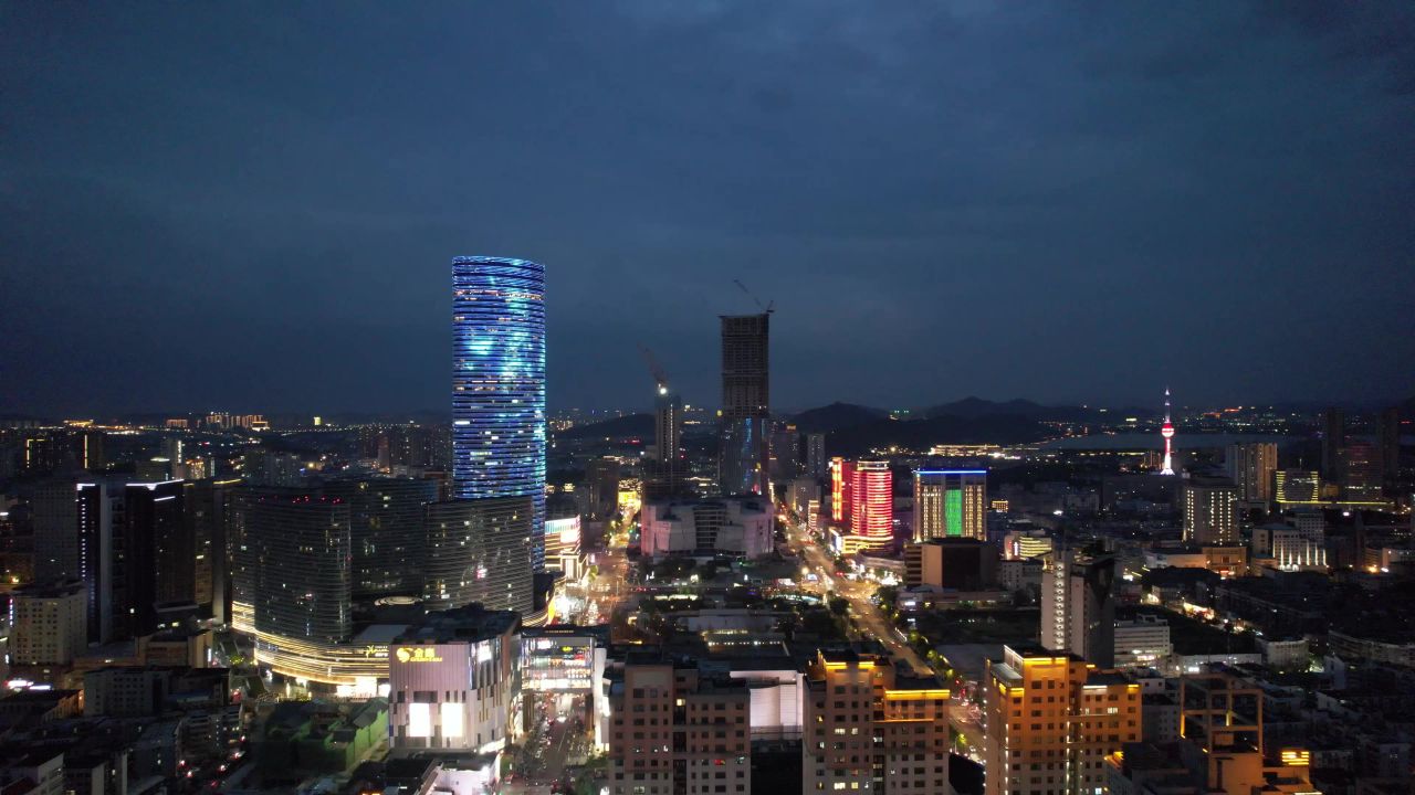 江苏徐州夜幕降临苏宁广场夜景