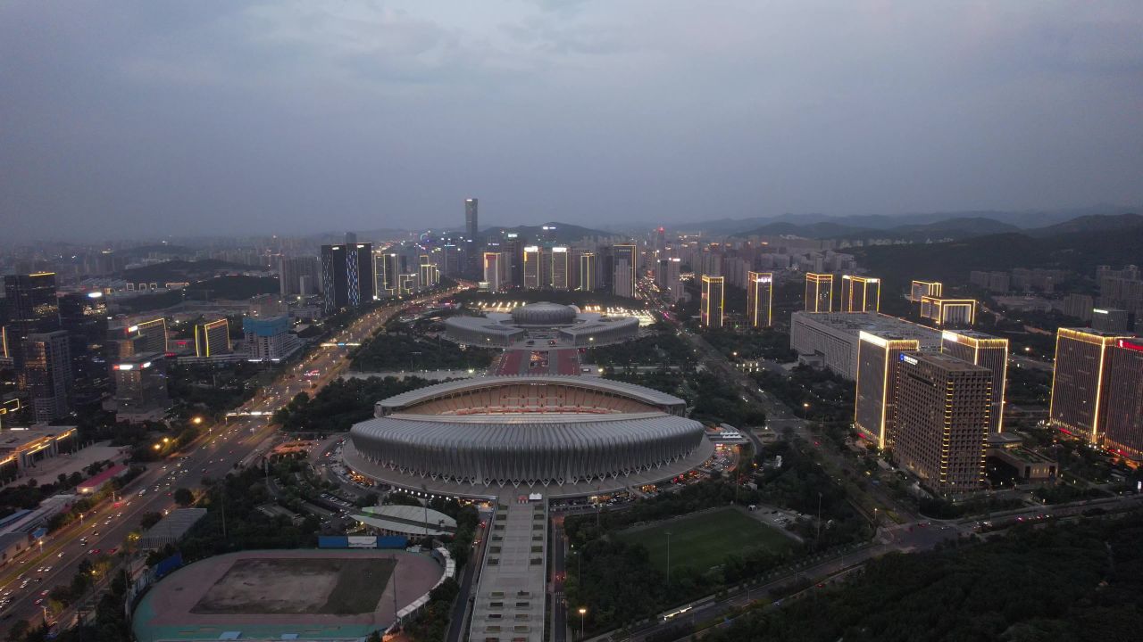 山东城市夜幕降临夜景灯光济南经十路商务中心金融中心航拍 