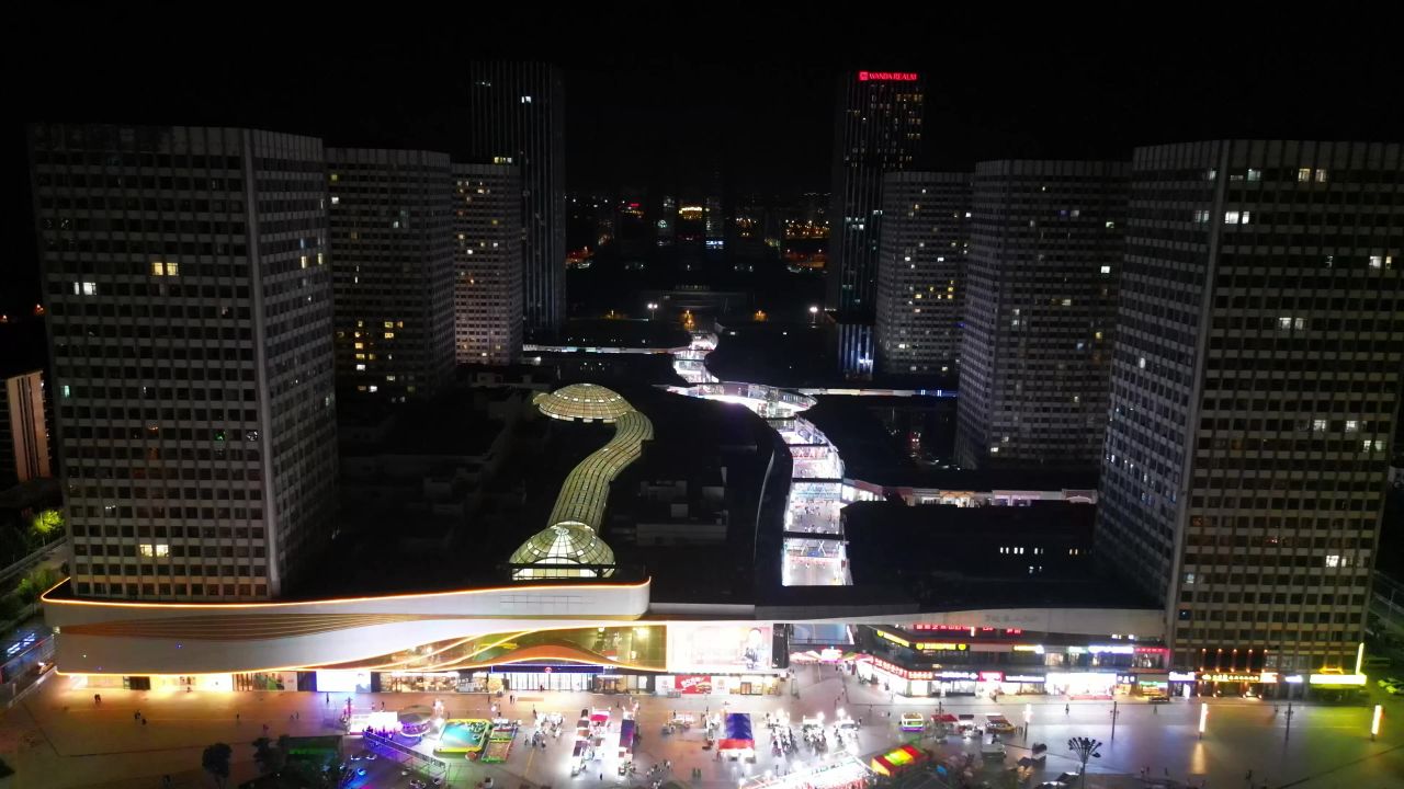 航拍山东泰安万达广场夜景