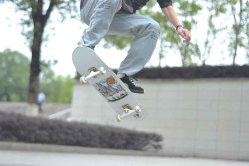 滑板ollie