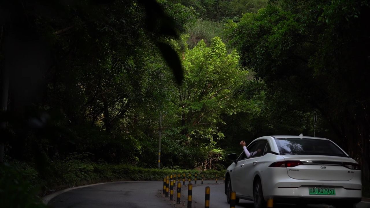 安静小路转角车辆通过宁静马路车辆行驶