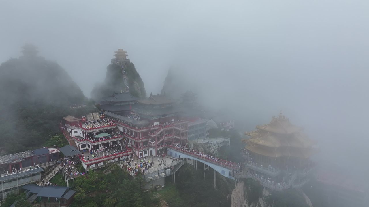 老君山4K航拍云雾山之中 21