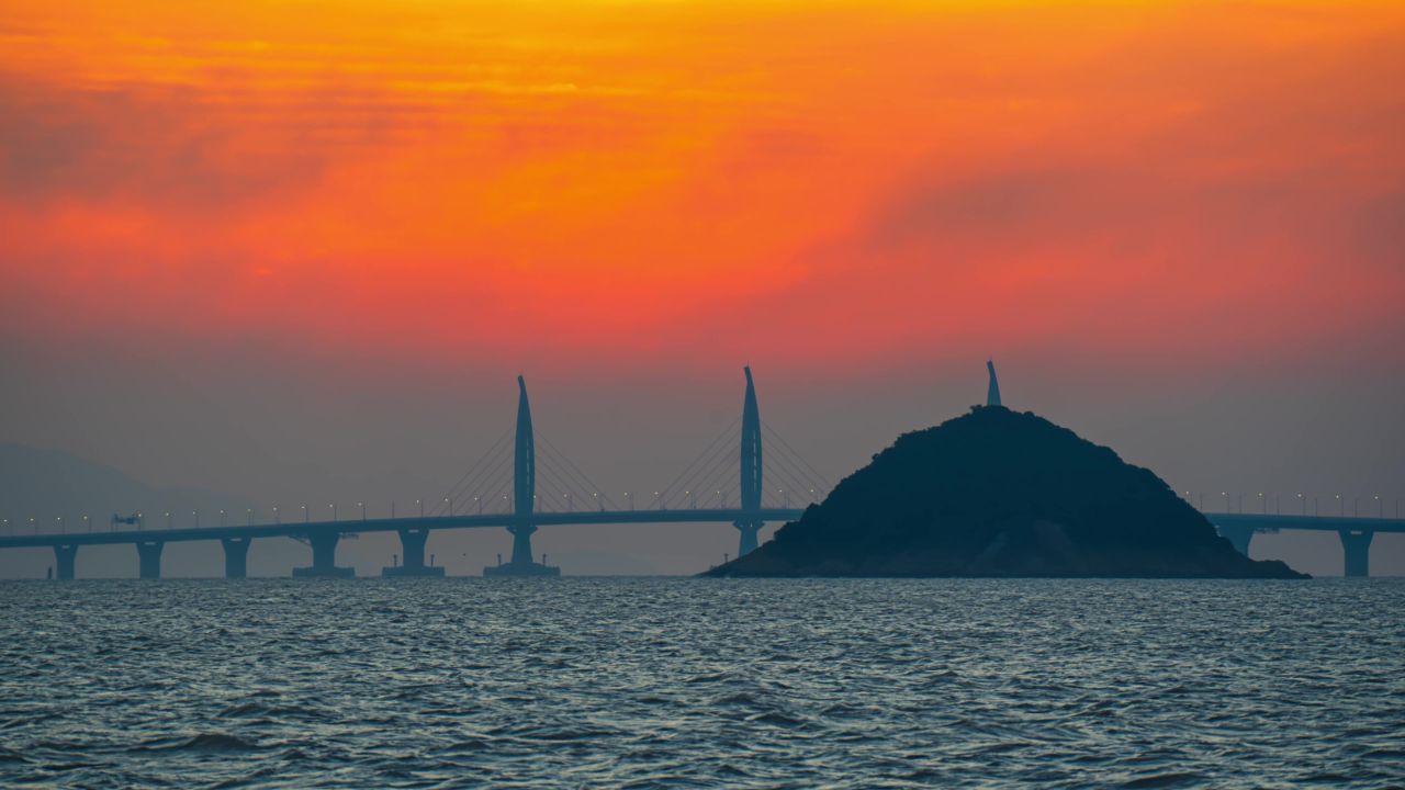 港珠澳大桥风帆塔日出